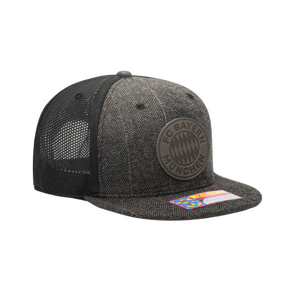 Side view of the Bayern Munich Sherlock Snapback with high structured crown, flat peak brim, mesh back, and snapback closure, in Grey/Black.