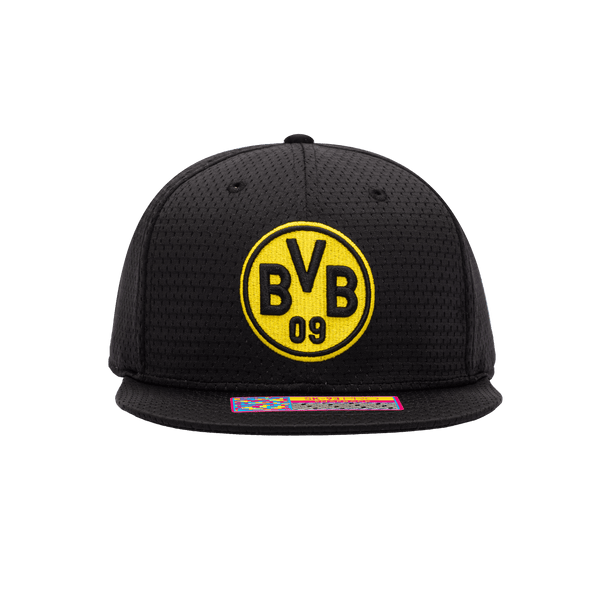 Front view of the Borussia Dortmund Practice Snapback with high structured crown, flat peak brim, and snapback closure, in Black.