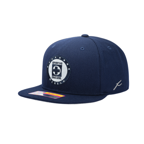 Side view of the Cruz Azul Braveheart Snapback with flat peak and high crown in blue.