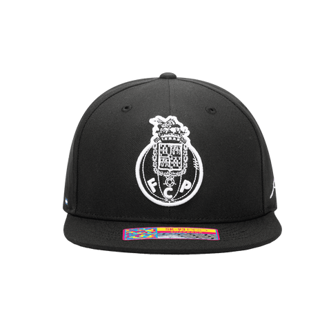 Front view of the FC Porto Hit Snapback with high crown, flat peak, and snapback closure, in Black