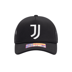 Juventus Atmosphere Trucker with mid crown, curved peak brim, mesh back, and snapback closure, in Black