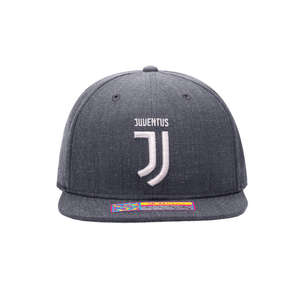 Front view of Juventus Platinum Snapback with high crown, flat peak, and snapback closure, in grey