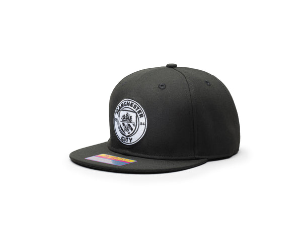 Side of the the Manchester City Hit Snapback in Black.