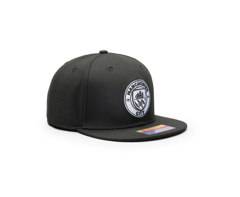 Side of the the Manchester City Hit Snapback in Black.