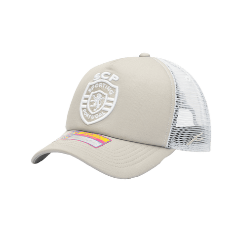 Side view of the Sporting Clube de Portugal Fog Trucker with high structured crown, curved peak brim, mesh back, and snapback closure, in Grey/White.